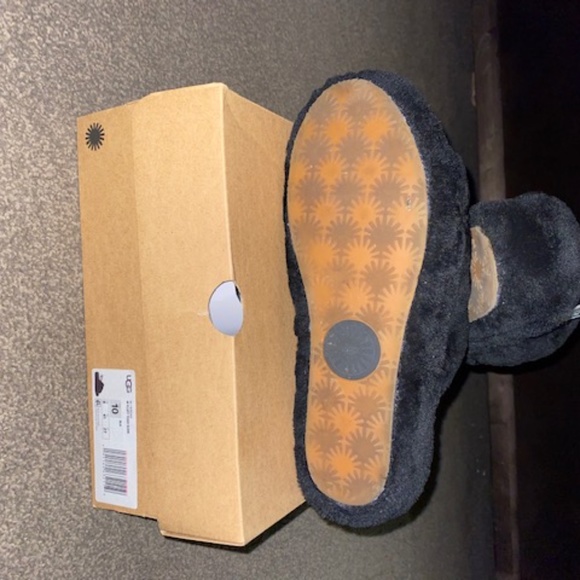 Ugg Fluff Yeah Logo Slide - Picture 5 of 9